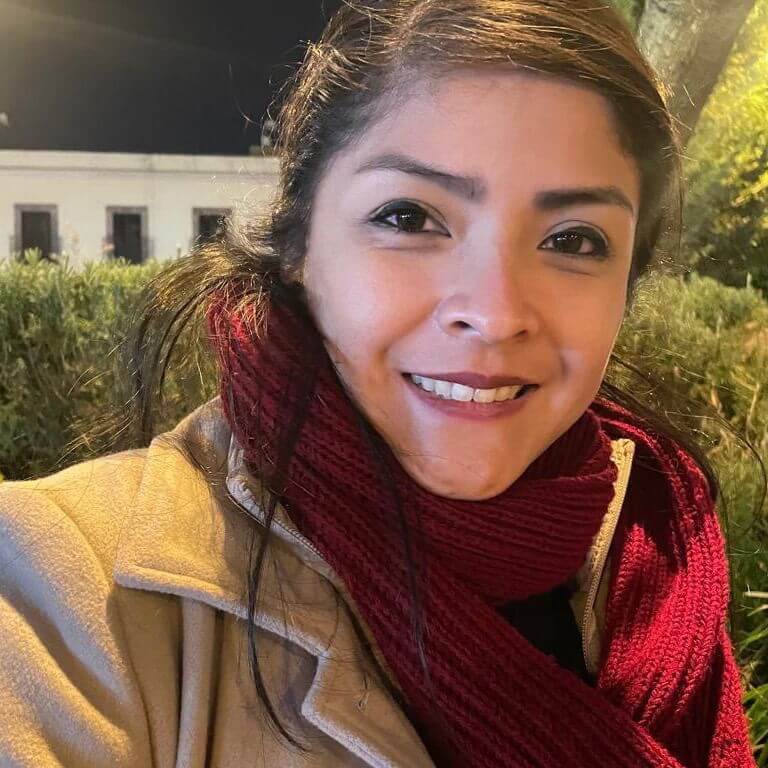 Angélica María C.